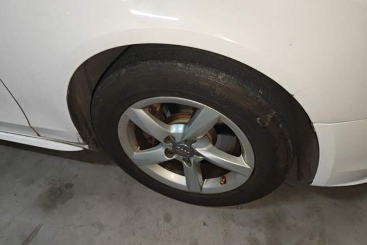 Used Audi A4L 2013 35 TFSI Automatic Standard Model Right Front Wheel Hub