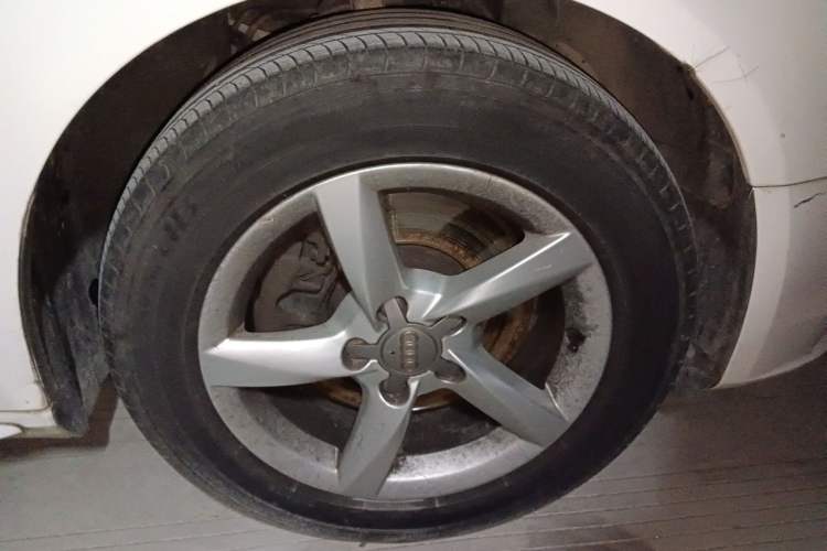 Used Audi A4L 2013 35 TFSI Automatic Standard Model Right Front Wheel Hub