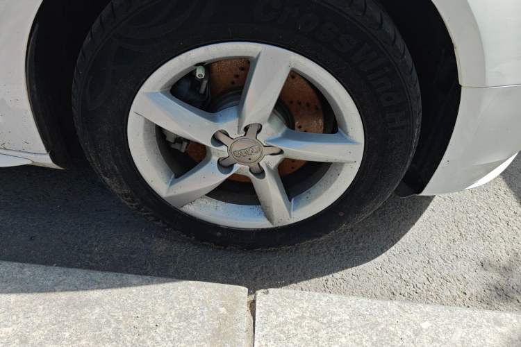 Used Audi A4L 2013 35 TFSI Automatic Comfort Model Right Front Wheel Hub