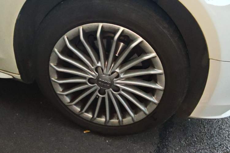Used Audi A4L 2013 35 TFSI Automatic Technology Edition Right Front Wheel Hub