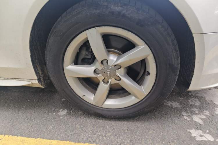 Used Audi A4L 2013 35 TFSI Automatic Standard Model Right Front Wheel Hub