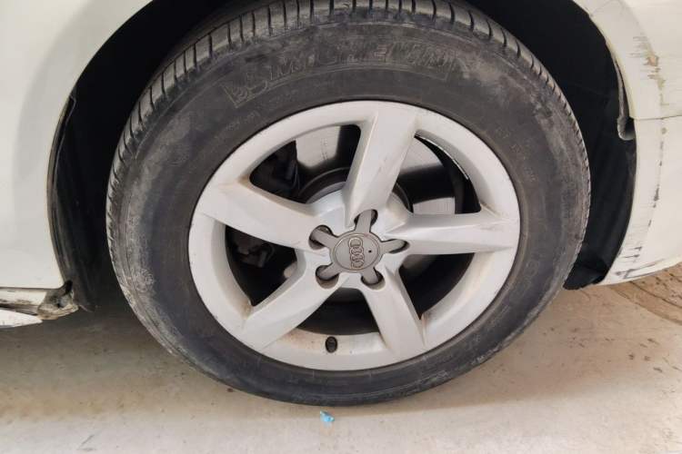 Used Audi A4L 2013 35 TFSI Automatic Standard Model Right Front Wheel Hub