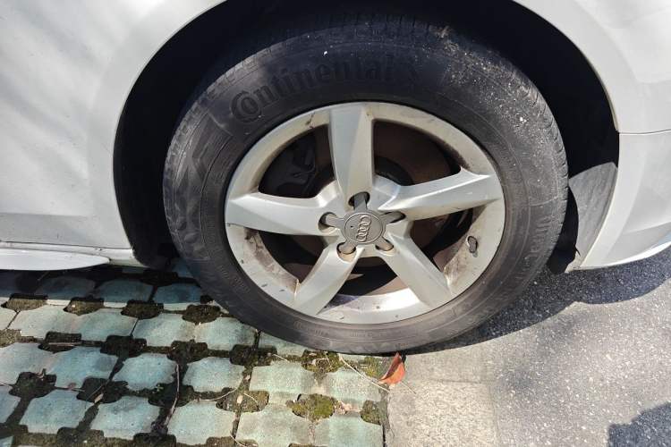 Used Audi A4L 2013 35 TFSI Automatic Standard Model Right Front Wheel Hub