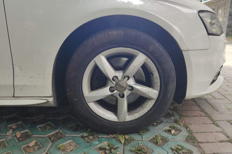 Used Audi A4L 2013 35 TFSI Automatic Comfort Model Right Front Wheel Hub