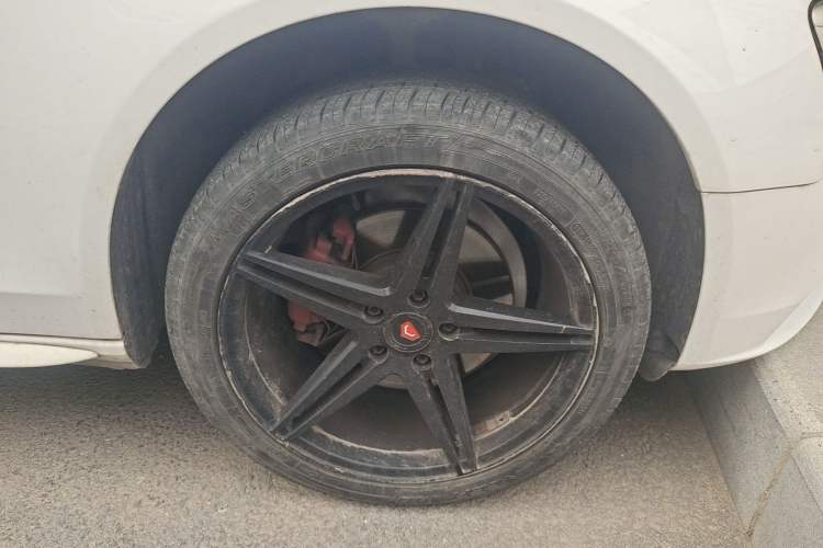 Used Audi A4L 2013 35 TFSI Automatic Standard Model Right Front Wheel Hub