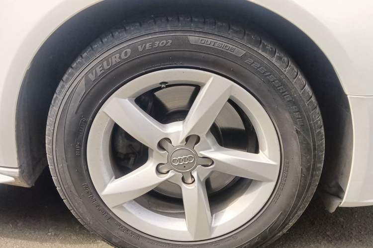 Used Audi A4L 2013 30 TFSI Automatic Comfort Model Right Front Wheel Hub