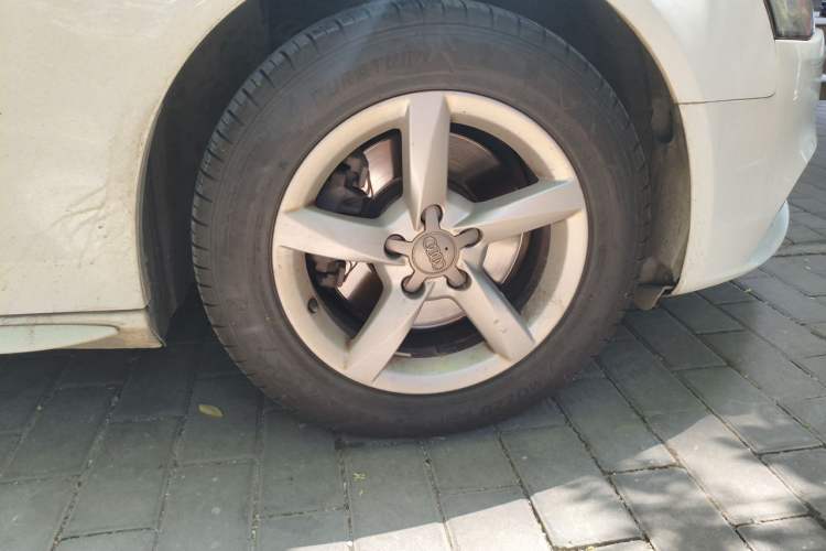 Used Audi A4L 2013 35 TFSI Automatic Standard Model Right Front Wheel Hub