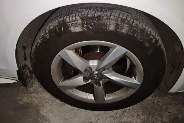 Used Audi A4L 2013 35 TFSI Automatic Standard Model Right Front Wheel Hub