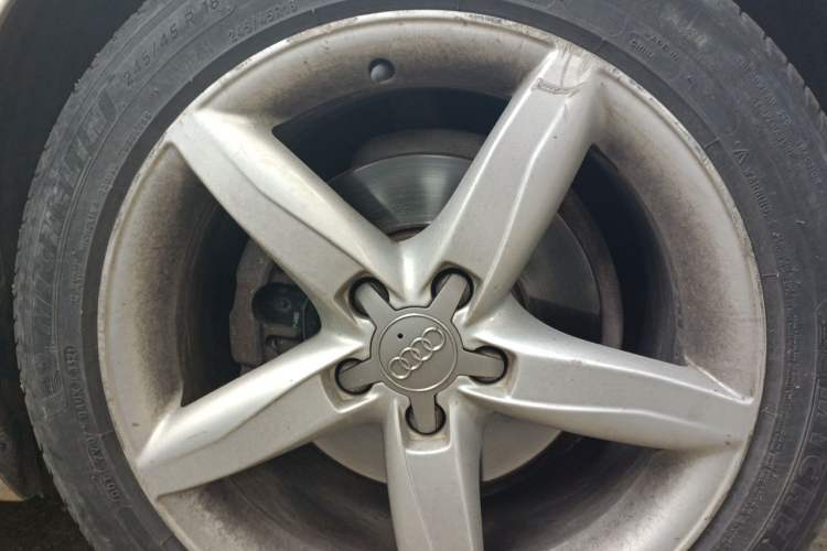 Used Audi A4L 2013 35 TFSI Automatic Standard Model Right Front Wheel Hub
