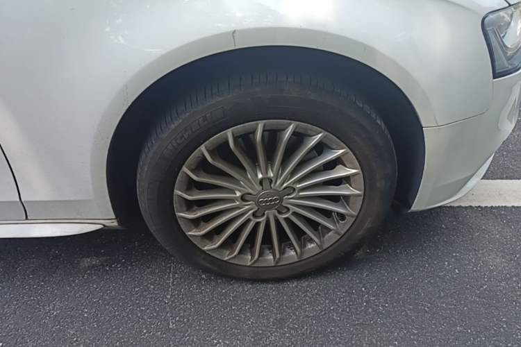 Used Audi A4L 2013 35 TFSI Automatic Technology Edition Right Front Wheel Hub