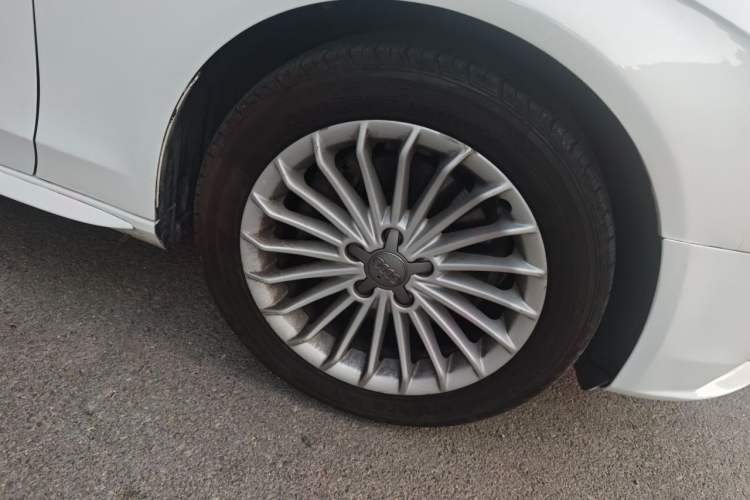 Used Audi A4L 2013 35 TFSI Automatic Technology Edition Right Front Wheel Hub