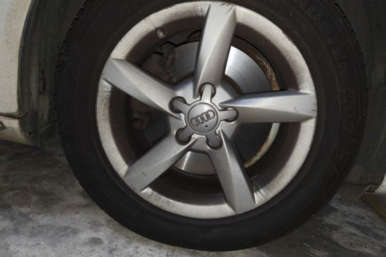 Used Audi A4L 2013 35 TFSI Automatic Comfort Model Right Front Wheel Hub