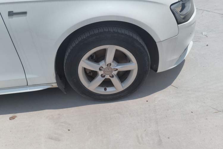 Used Audi A4L 2013 35 TFSI Automatic Comfort Model Right Front Wheel Hub