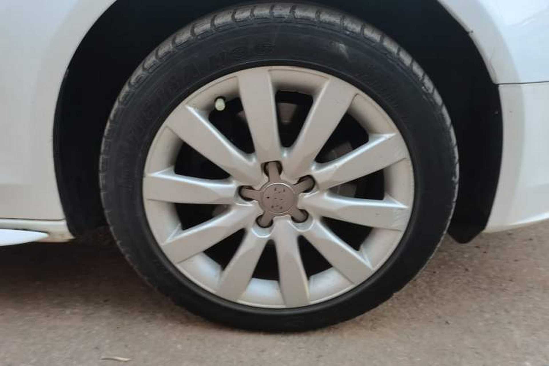 Used Audi A4L 2013 35 TFSI Automatic Standard Model Right Front Wheel Hub