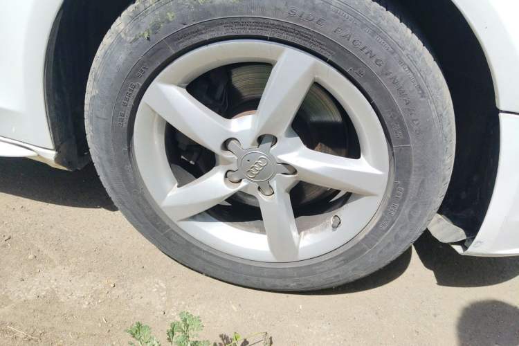 Used Audi A4L 2013 30 TFSI Automatic Comfort Model Right Front Wheel Hub