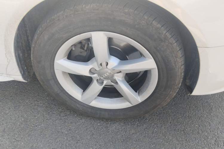 Used Audi A4L 2013 35 TFSI Automatic Comfort Model Right Front Wheel Hub