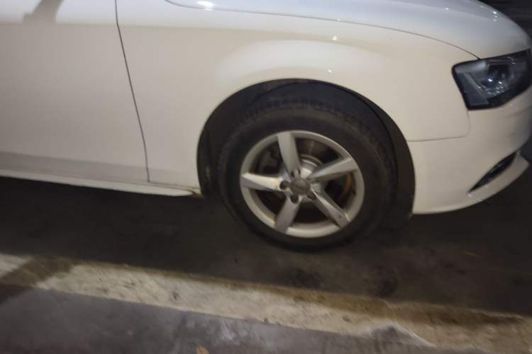 Used Audi A4L 2013 35 TFSI Automatic Comfort Model Right Front Wheel Hub