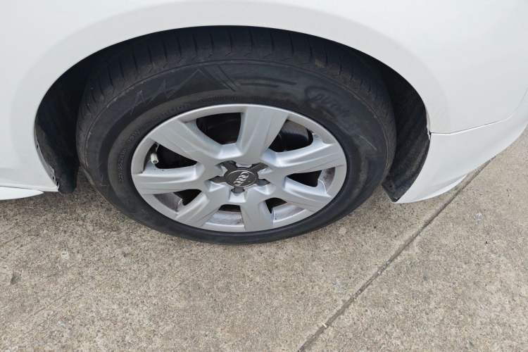 Used Audi A4L 2013 35 TFSI Automatic Standard Model Right Front Wheel Hub