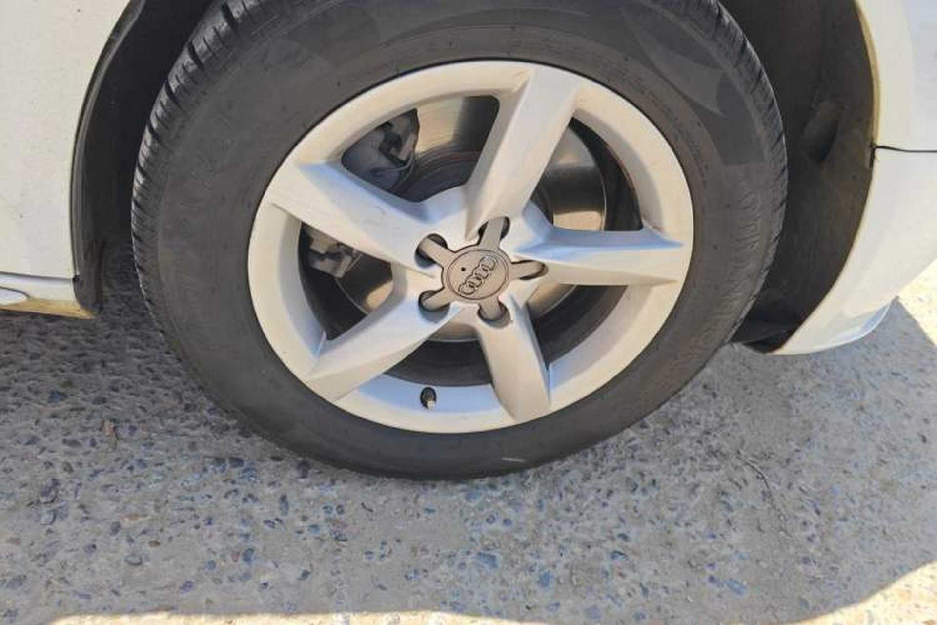 Used Audi A4L 2013 35 TFSI Automatic Standard Model Right Front Wheel Hub