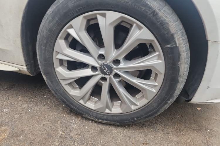 Used Audi A4L 2013 35 TFSI Automatic Technology Edition Right Front Wheel Hub