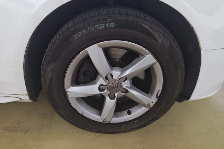 Used Audi A4L 2013 35 TFSI Automatic Comfort Model Right Front Wheel Hub