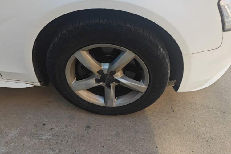 Used Audi A4L 2013 35 TFSI Automatic Standard Model Right Front Wheel Hub