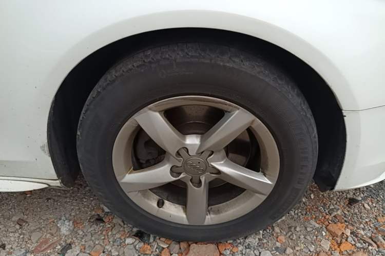 Used Audi A4L 2013 35 TFSI Automatic Standard Model Right Front Wheel Hub