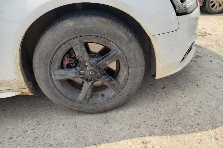 Used Audi A4L 2013 35 TFSI Automatic Standard Model Right Front Wheel Hub