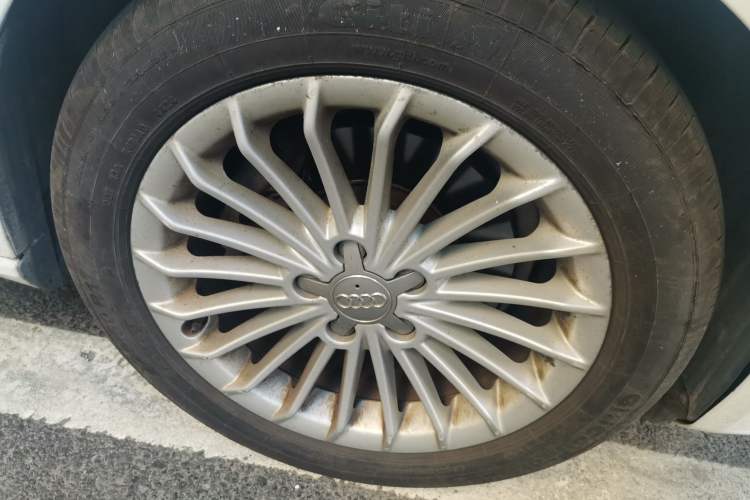 Used Audi A4L 2013 35 TFSI Automatic Technology Edition Right Front Wheel Hub