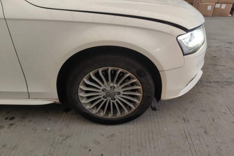 Used Audi A4L 2013 35 TFSI Automatic Technology Edition Right Front Wheel Hub