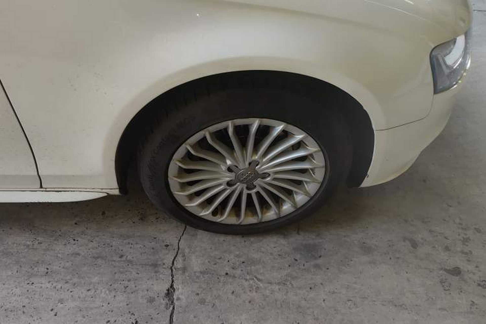 Used Audi A4L 2013 35 TFSI Automatic Technology Edition Right Front Wheel Hub