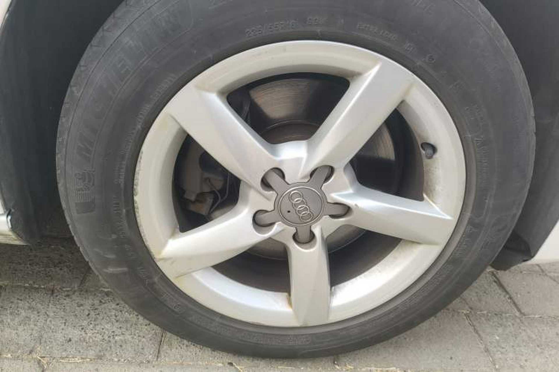 Used Audi A4L 2013 35 TFSI Automatic Comfort Model Right Front Wheel Hub
