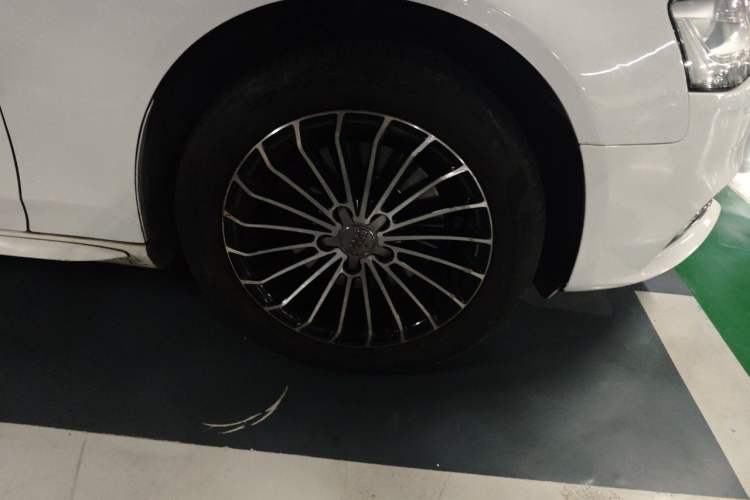 Used Audi A4L 2013 35 TFSI Automatic Technology Edition Right Front Wheel Hub