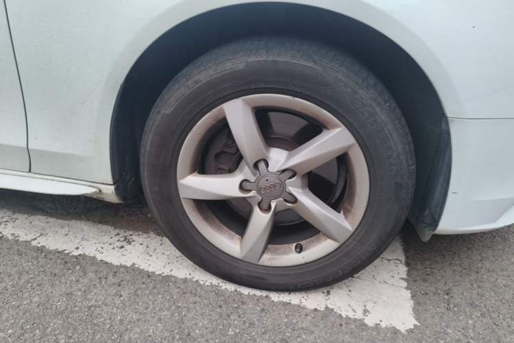 Used Audi A4L 2013 35 TFSI Automatic Comfort Model Right Front Wheel Hub