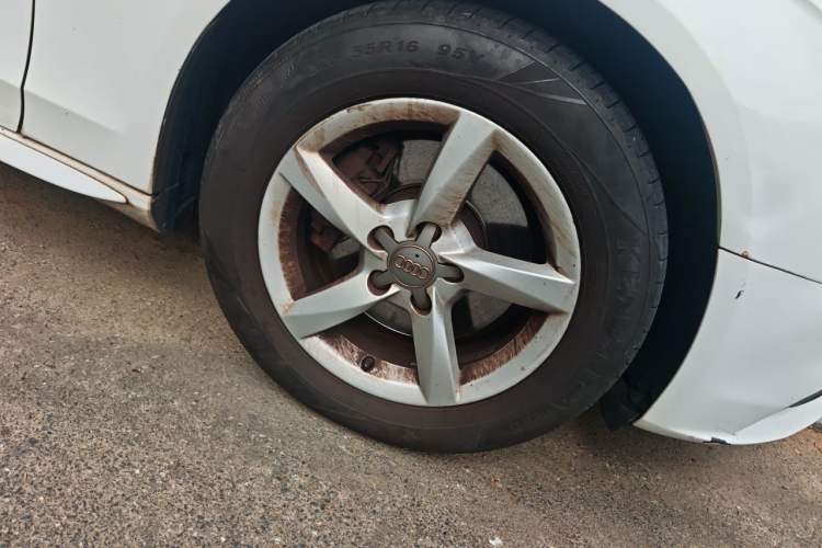 Used Audi A4L 2013 35 TFSI Automatic Standard Model Right Front Wheel Hub