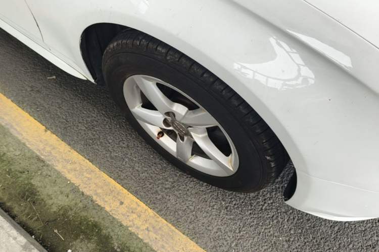 Used Audi A4L 2013 30 TFSI Automatic Comfort Model Right Front Wheel Hub