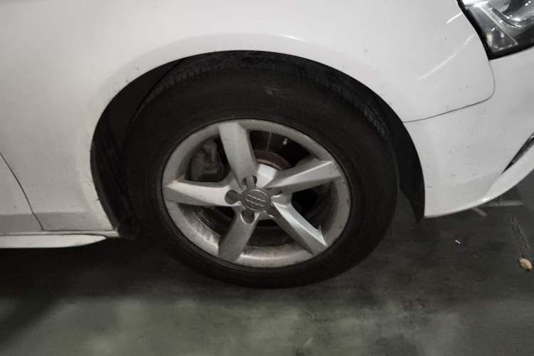 Used Audi A4L 2013 35 TFSI Automatic Standard Model Right Front Wheel Hub