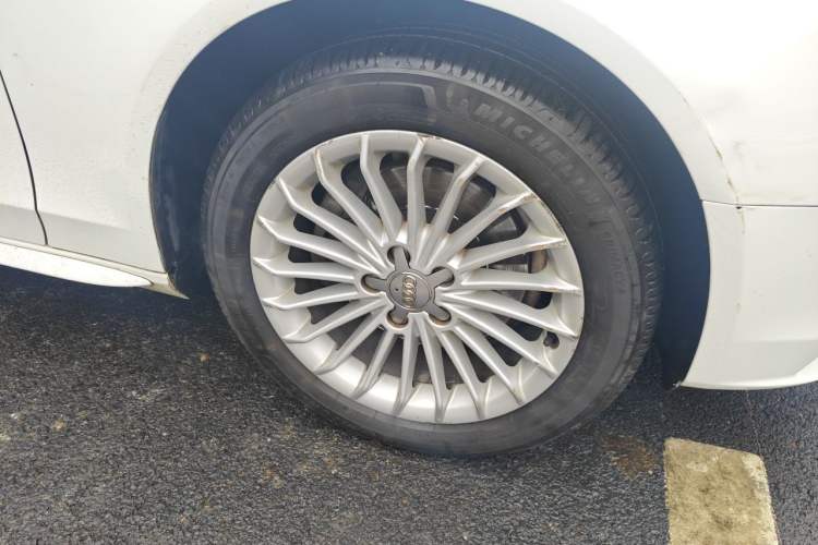 Used Audi A4L 2013 35 TFSI Automatic Technology Edition Right Front Wheel Hub