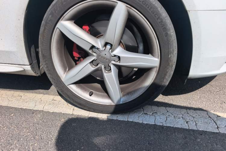 Used Audi A4L 2013 35 TFSI Automatic Comfort Model Right Front Wheel Hub