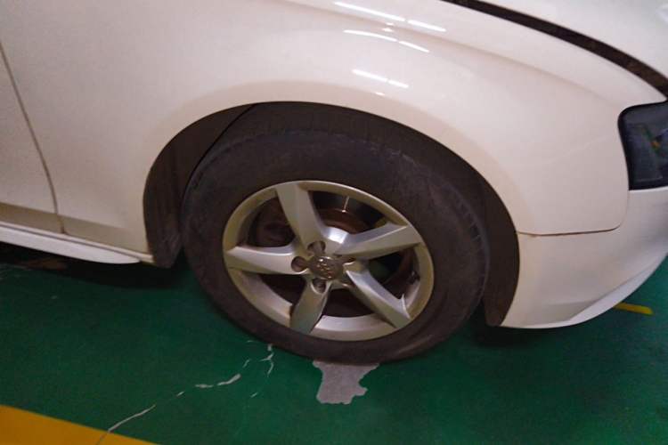 Used Audi A4L 2013 35 TFSI Automatic Standard Model Right Front Wheel Hub