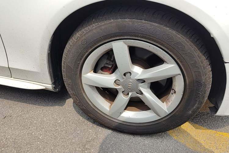 Used Audi A4L 2013 30 TFSI Automatic Comfort Model Right Front Wheel Hub