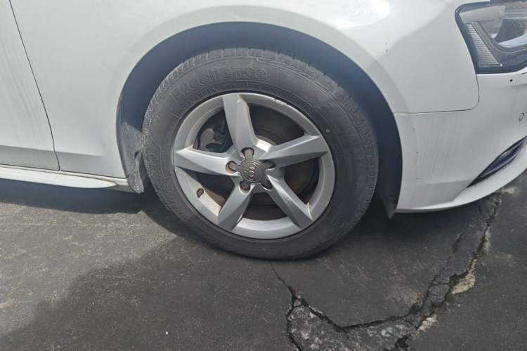 Used Audi A4L 2013 35 TFSI Automatic Standard Model Right Front Wheel Hub