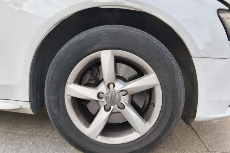 Used Audi A4L 2013 35 TFSI Automatic Standard Model Right Front Wheel Hub