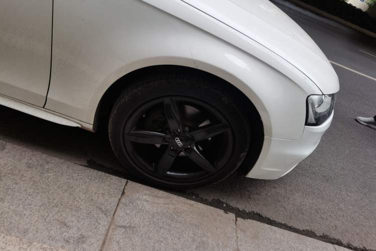 Used Audi A4L 2013 35 TFSI Automatic Technology Edition Right Front Wheel Hub