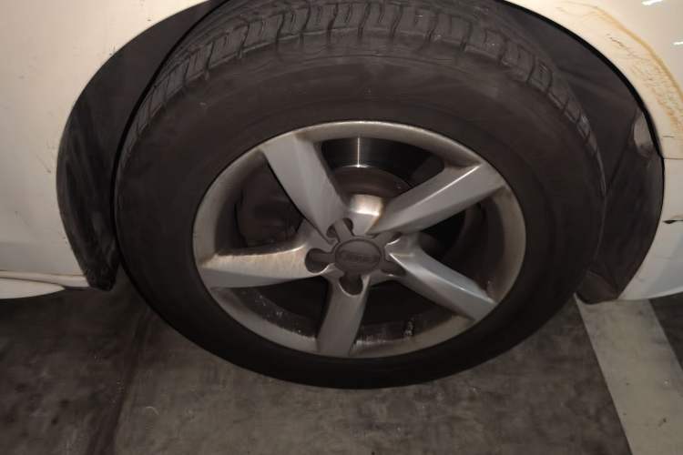 Used Audi A4L 2013 35 TFSI Automatic Comfort Model Right Front Wheel Hub