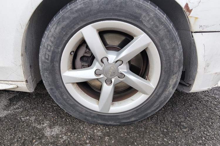 Used Audi A4L 2013 35 TFSI Automatic Standard Model Right Front Wheel Hub