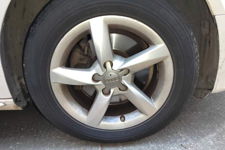 Used Audi A4L 2013 35 TFSI Automatic Comfort Model Right Front Wheel Hub