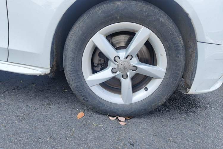 Used Audi A4L 2013 35 TFSI Automatic Standard Model Right Front Wheel Hub