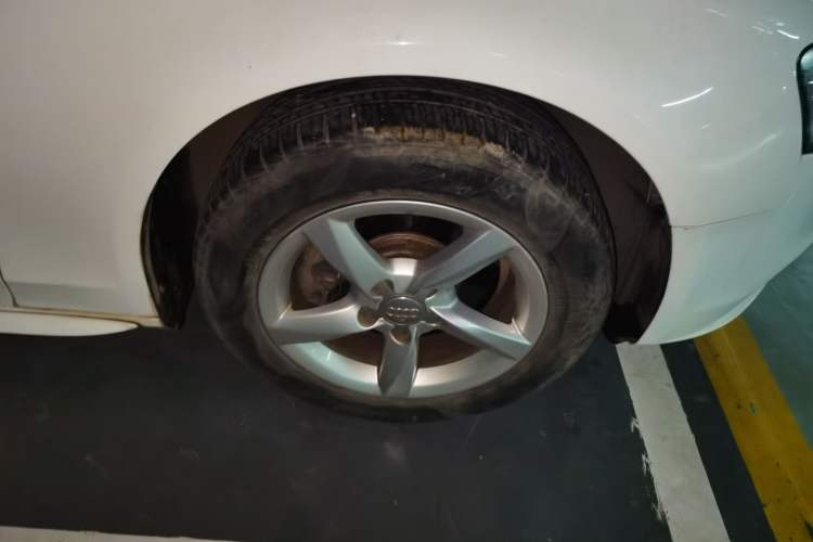 Used Audi A4L 2013 35 TFSI Automatic Comfort Model Right Front Wheel Hub