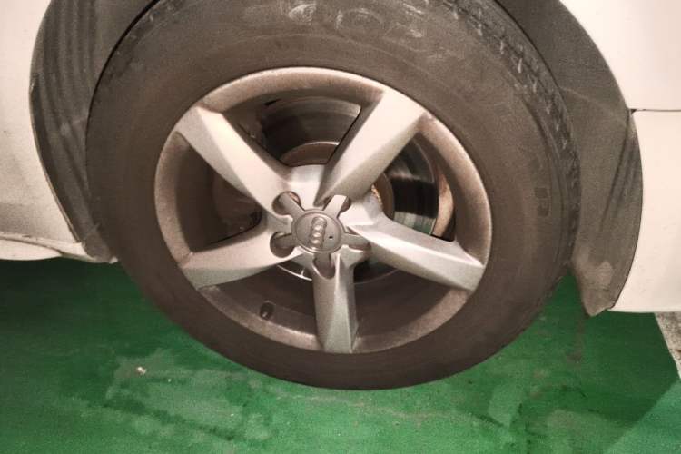 Used Audi A4L 2013 35 TFSI Automatic Standard Model Right Front Wheel Hub